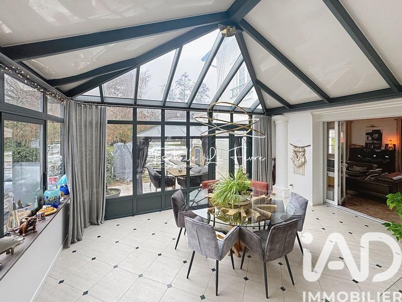 Maison - 202 m² - 9 pièces