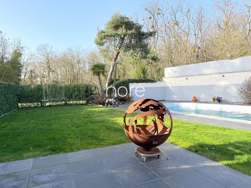 Maison - 290 m² - 9 pièces