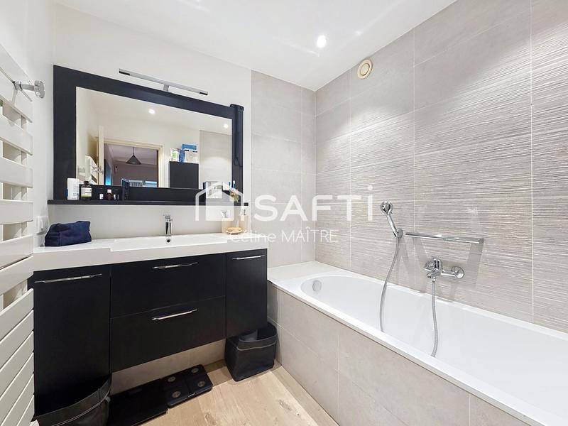 Appartement - 100 m² - 4 pièces