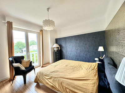 Maison - 210 m² - 8 pièces