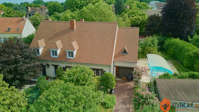 Maison - 270 m² - 10 pièces