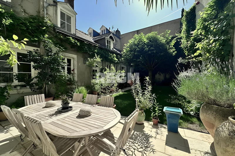 Maison - 290 m² - 11 pièces