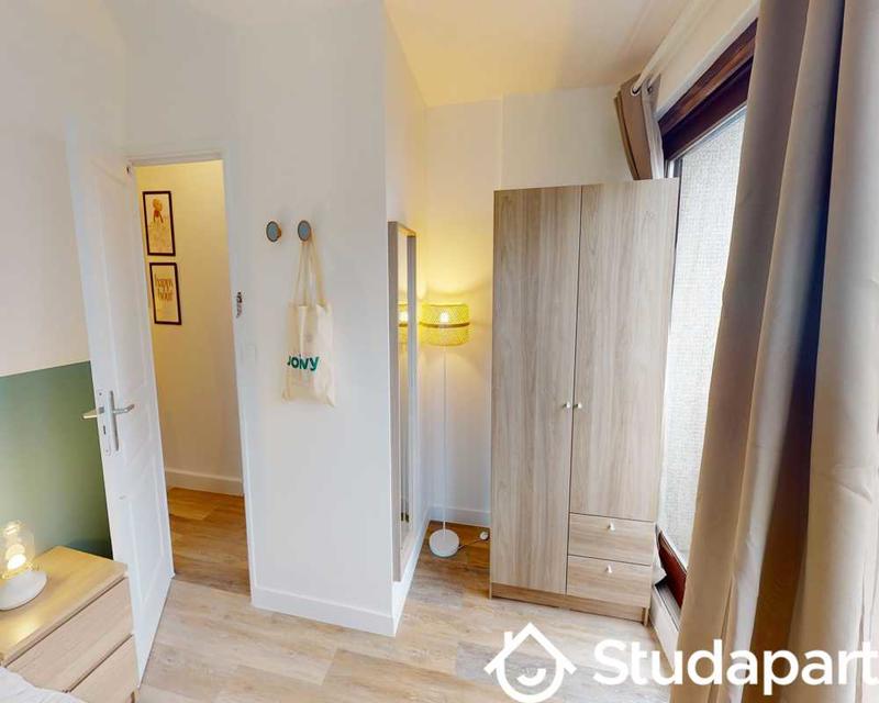 Chambre - 80 m² - 1 pièce