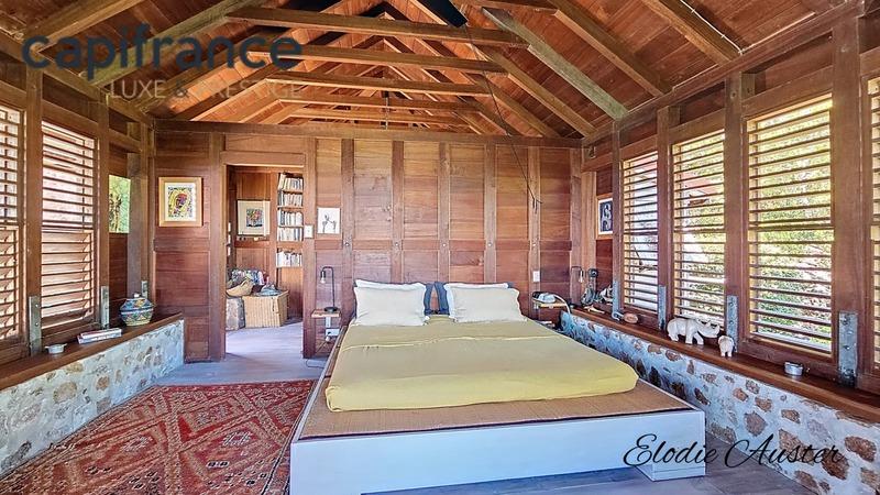 Propriété - 261 m² - 8 pièces