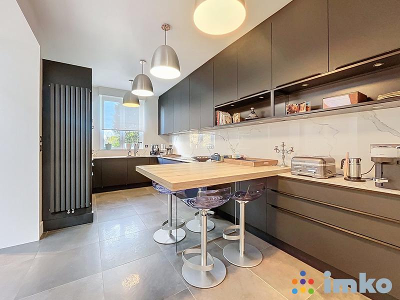 Maison - 250 m² - 5 pièces