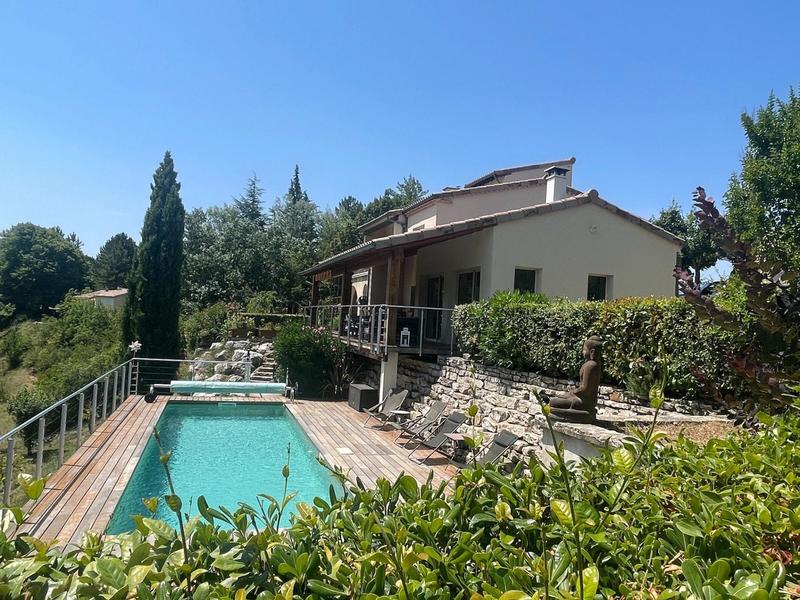 Maison - 190 m² - 9 pièces