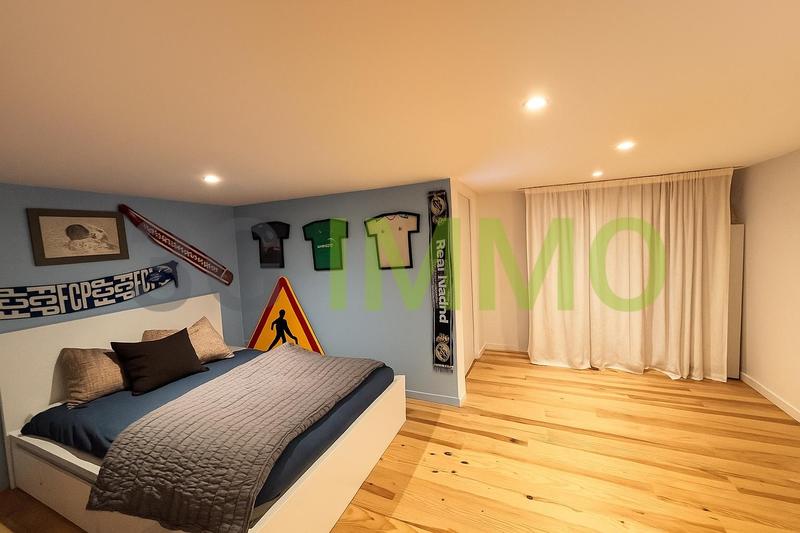 Maison - 920 m² - 5 pièces