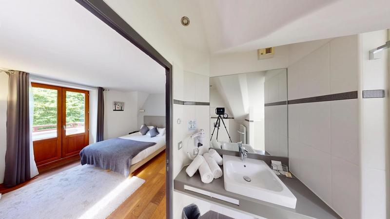 Maison - 1 000 m² - 16 pièces