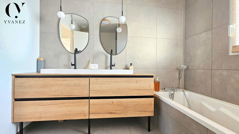 Maison - 122 m² - 6 pièces