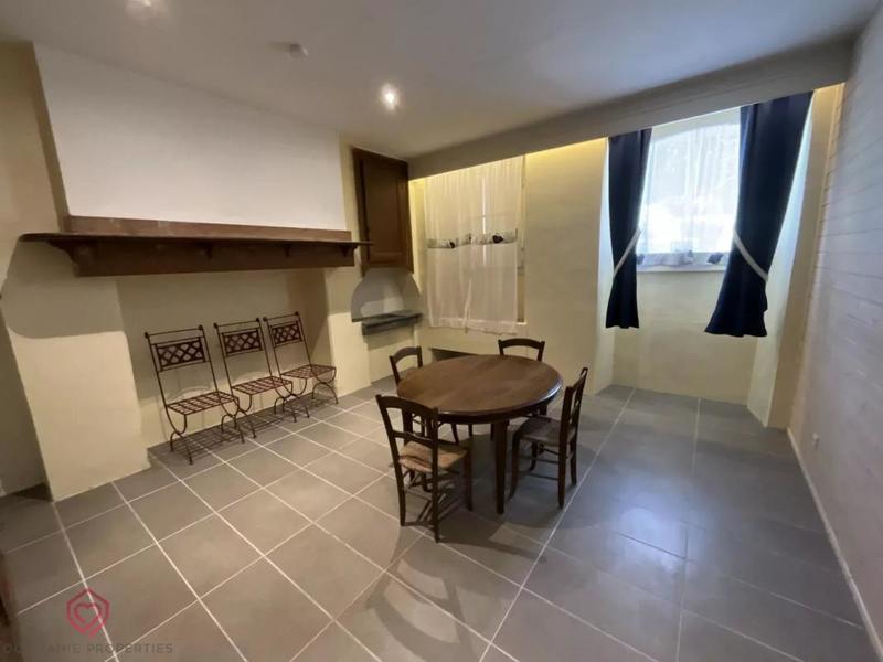 Propriété - 302 m² - 10 pièces