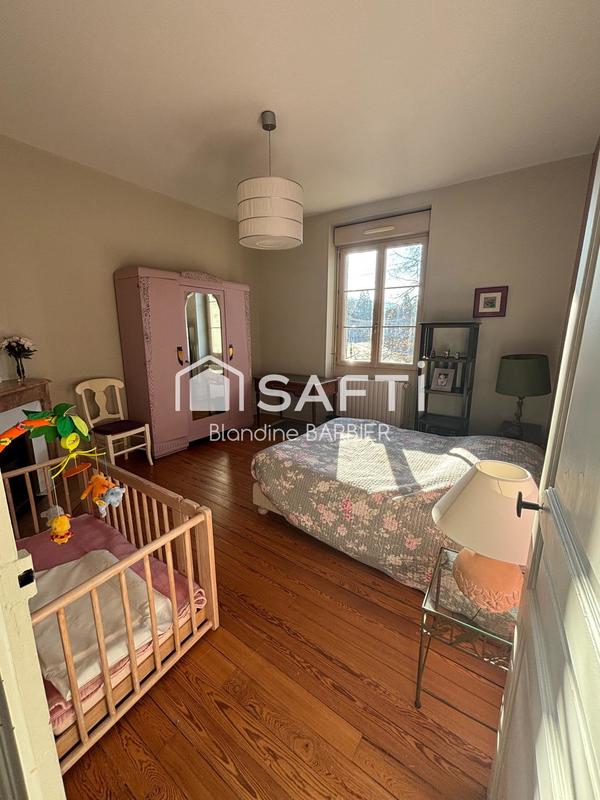 Maison - 220 m² - 9 pièces