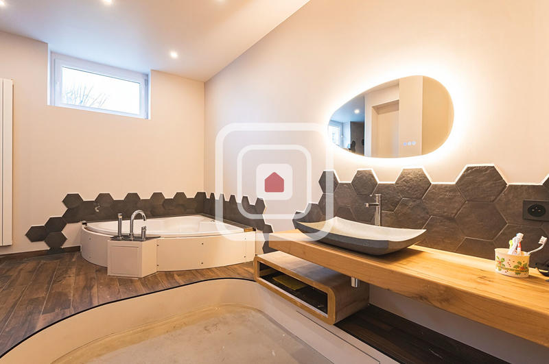 Maison - 159 m² - 7 pièces