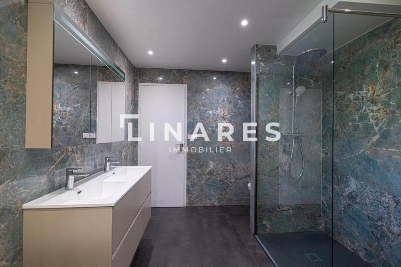 Villa - 349 m² - 8 pièces