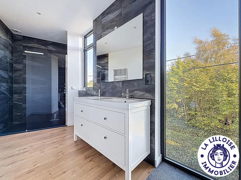 Maison - 217 m² - 7 pièces