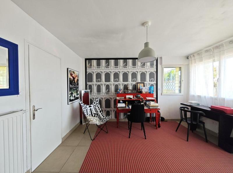 Maison - 360 m² - 15 pièces