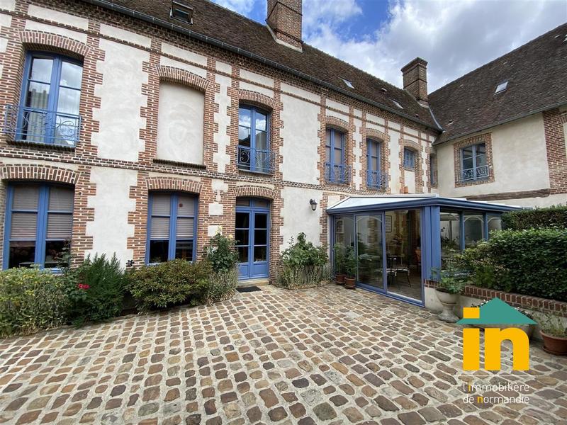 Demeure - 220 m² - 8 pièces