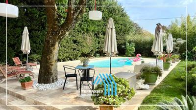 Maison - 280 m² - 9 pièces