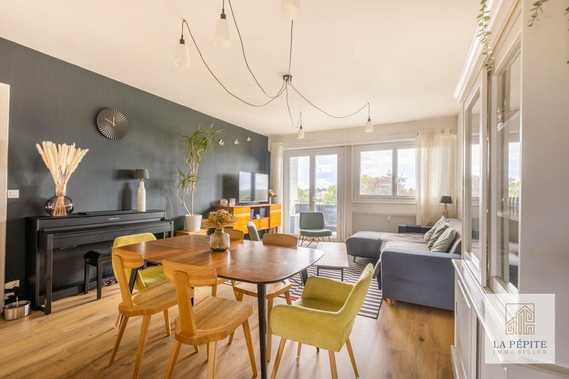 Appartement - 100 m² - 6 pièces