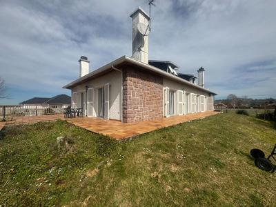 Maison - 233 m² - 6 pièces