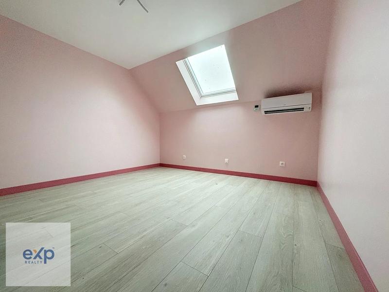 Maison - 235 m² - 10 pièces