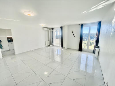 Appartement - 92 m² - 5 pièces