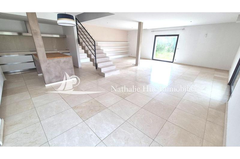 Propriété - 213 m² - 4 pièces