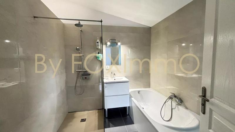 Maison - 230 m² - 6 pièces