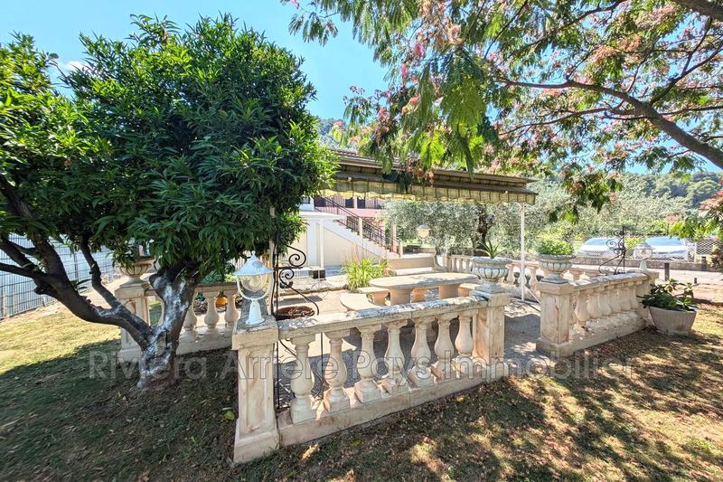 Maison - 198 m² - 8 pièces