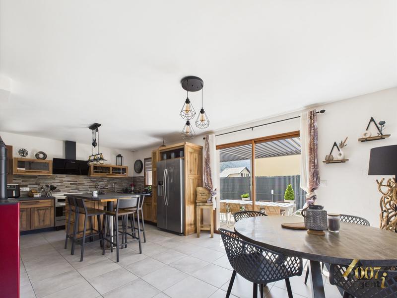 Maison - 101 m² - 5 pièces