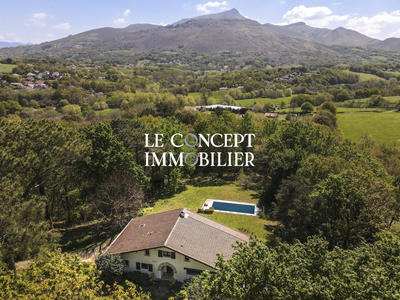 Villa - 270 m² - 9 pièces