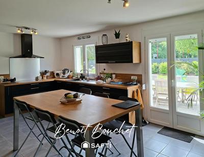 Maison - 217 m² - 8 pièces