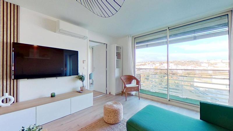 Chambre - 90 m² - 6 pièces