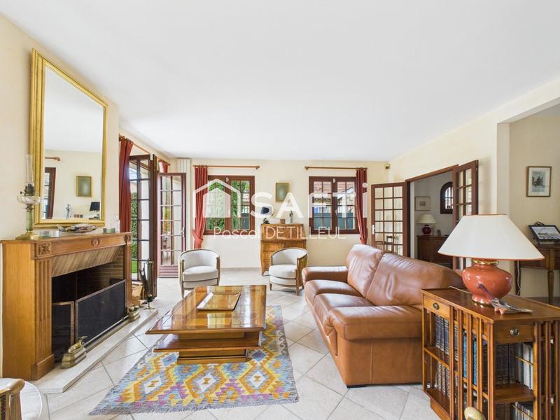 Maison - 201 m² - 8 pièces