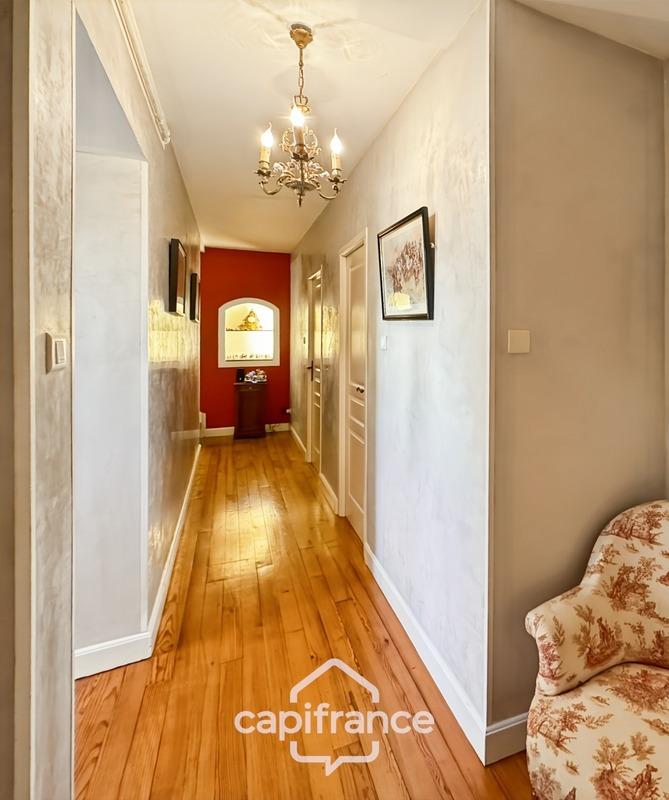 Maison - 185 m² - 8 pièces