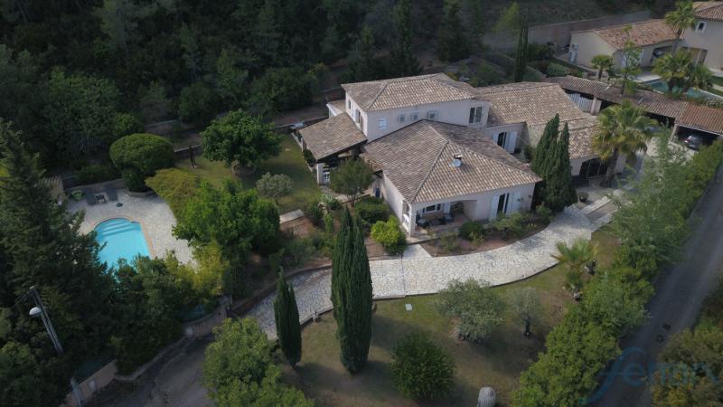 Villa - 280 m² - 6 pièces