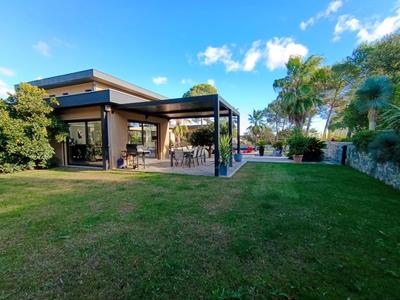 Villa - 270 m² - 10 pièces