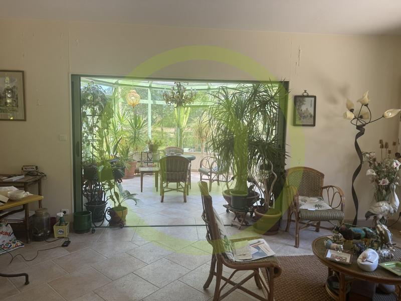 Propriété - 305 m² - 13 pièces