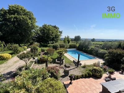 Maison - 375 m² - 10 pièces