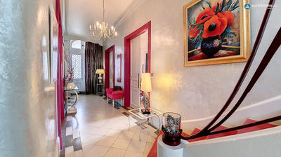 Maison - 285 m² - 9 pièces