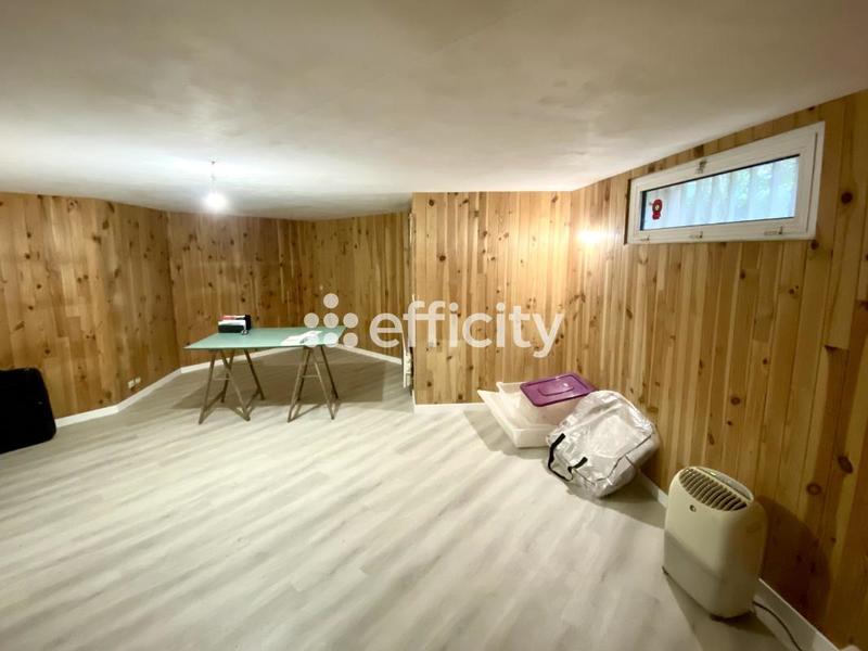 Maison - 236 m² - 7 pièces