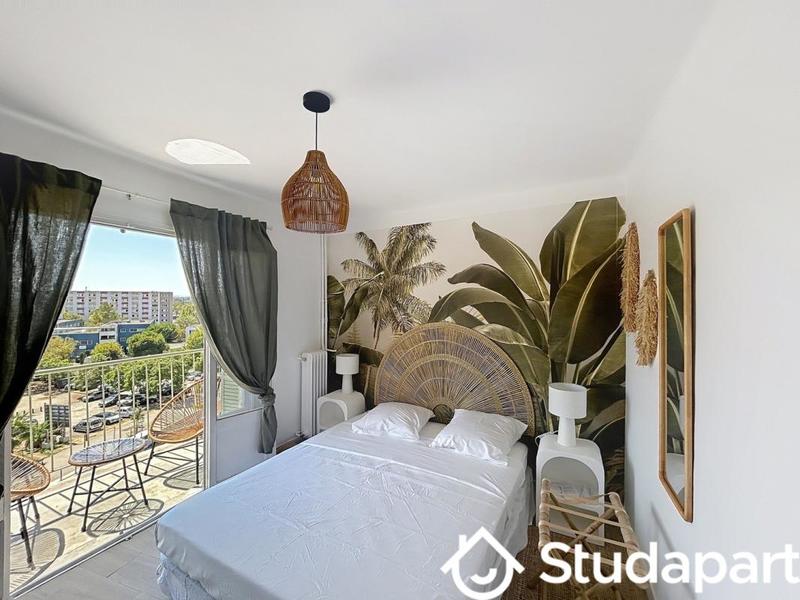 Chambre - 80 m² - 1 pièce