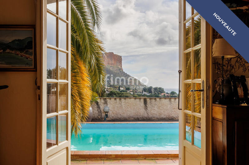 Maison - 260 m² - 10 pièces