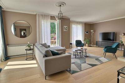 Maison - 240 m² - 9 pièces