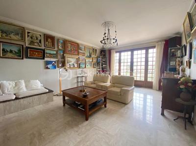 Maison - 248 m² - 8 pièces