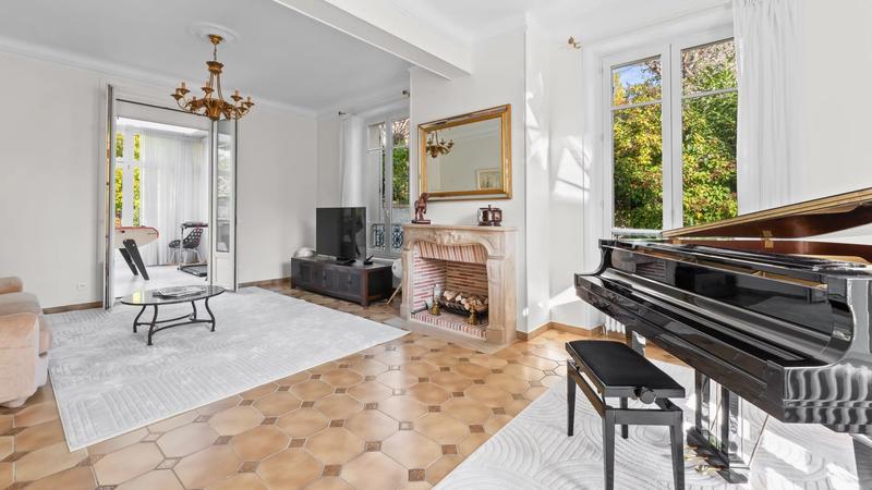 Villa - 300 m² - 10 pièces