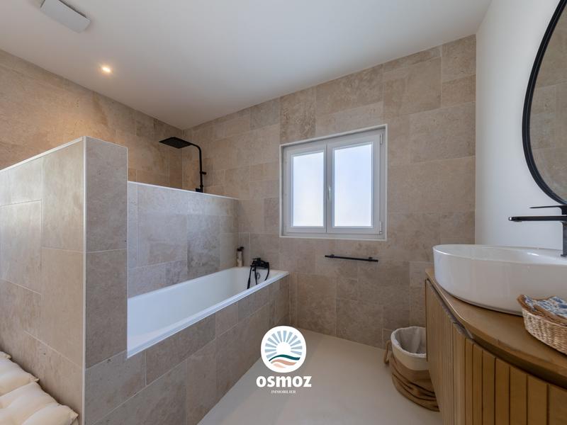 Maison - 330 m² - 8 pièces