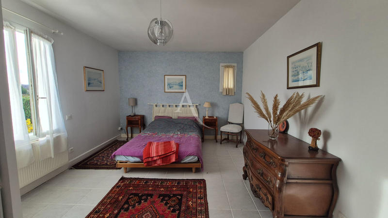 Maison - 247 m² - 8 pièces