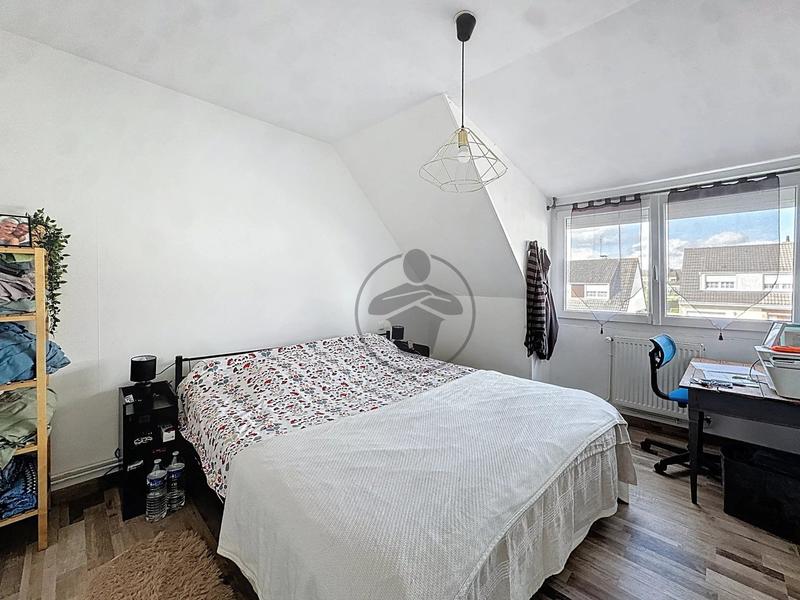 Maison - 96 m² - 5 pièces