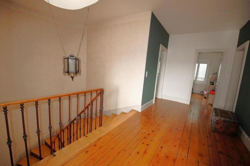 Demeure - 300 m² - 9 pièces