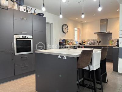 Maison traditionnelle - 188 m² - 6 pièces